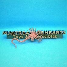 Load image into Gallery viewer, 1/6 Alien Facehugger - MJ@TreasureHearts Toys & Collectibles