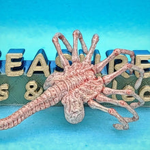Load image into Gallery viewer, 1/6 Alien Facehugger - MJ@TreasureHearts Toys & Collectibles