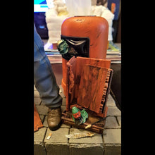 Load image into Gallery viewer, 1/6 Scale Causeway Bay Poles - Crow Statue - MJ@TreasureHearts Toys & Collectibles