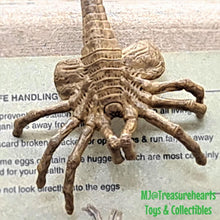 Load image into Gallery viewer, 7 Inch Alien Egg & Facehugger Pack - MJ@TreasureHearts Toys & Collectibles