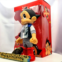 Load image into Gallery viewer, Astro Boy Master Series 16 Vinyl Collectables
