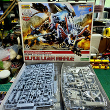 Load image into Gallery viewer, HMM ZOIDS 1/72 RZ-028 Blade Liger Mirage
