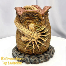 Load image into Gallery viewer, Alien Egg Bank 7inch - MJ@TreasureHearts Toys & Collectibles