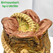 Load image into Gallery viewer, Alien Egg Bank 7inch - MJ@TreasureHearts Toys & Collectibles