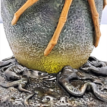 Load image into Gallery viewer, Alien Egg Statue (With lights) - MJ@TreasureHearts Toys & Collectibles