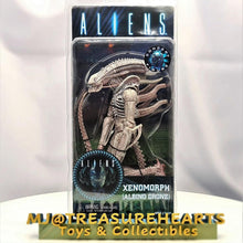 Load image into Gallery viewer, Aliens Series 9 Assortment (3-in-1) - MJ@TreasureHearts Toys & Collectibles