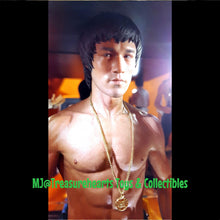 Load image into Gallery viewer, Enterbay Bruce Lee Black Label Statue Front Closeup3