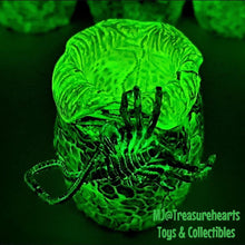 Load image into Gallery viewer, 7 Inch Alien Egg &amp; Facehugger Pack (Glow) - MJ@TreasureHearts Toys &amp; Collectibles
