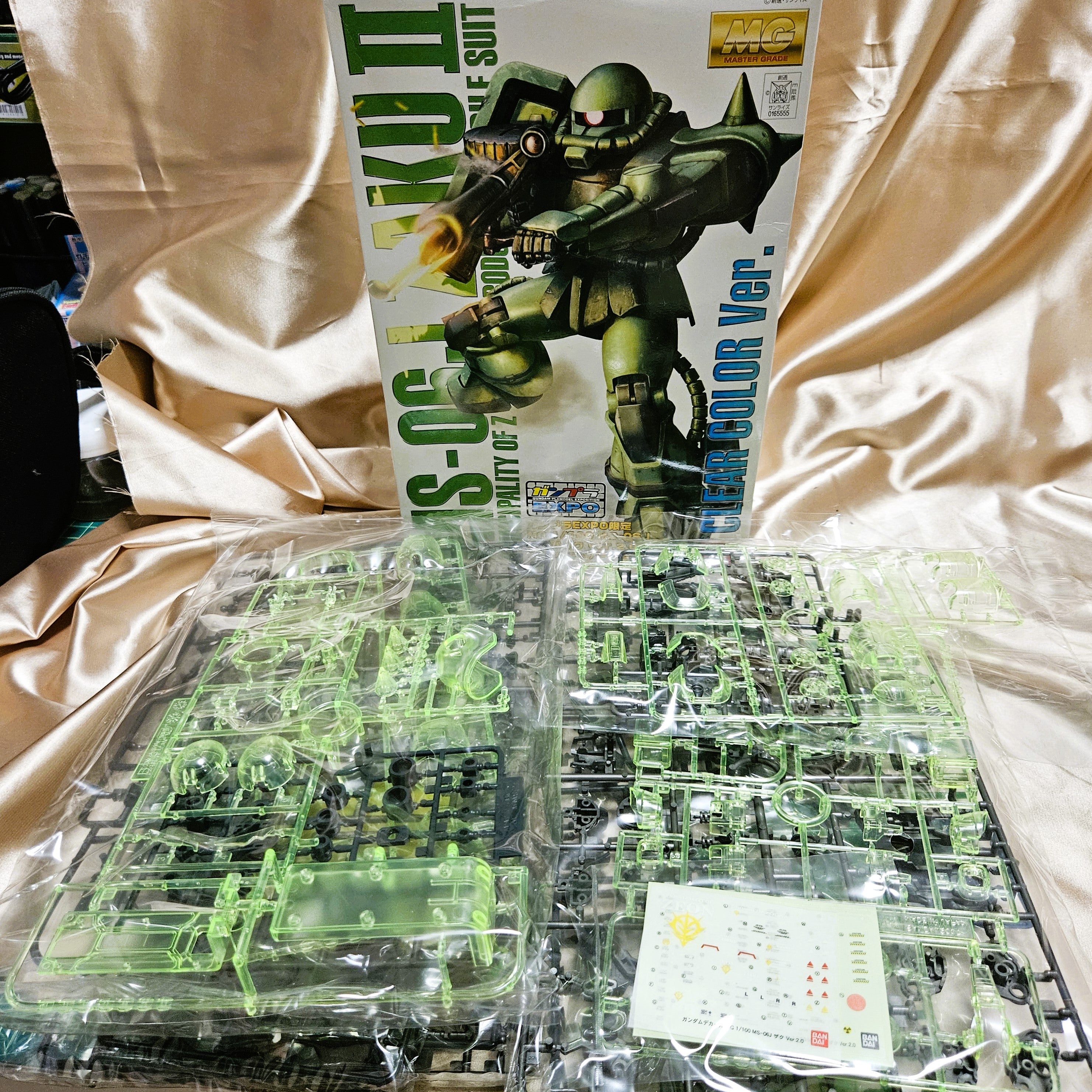 MG 1/100 MS-06J Zaku II (Clear Color Version) – MJ@TreasureHearts