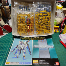 Load image into Gallery viewer, MG 1/100 Strike Freedom Gundam(Extra Finish Ver.)
