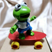 Load image into Gallery viewer, McDonald 1986 Muppet Babies -Kermit Frog &amp; Skateboard
