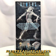 Load image into Gallery viewer, Aliens Series 9 Assortment (3-in-1) - MJ@TreasureHearts Toys &amp; Collectibles
