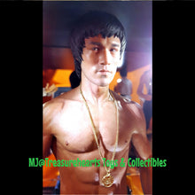 Load image into Gallery viewer, Enterbay Bruce Lee Black Label Statue Front Closeup3
