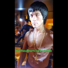 Load image into Gallery viewer, Enterbay Bruce Lee Black Label Statue Front Closeup1
