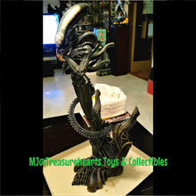 Load image into Gallery viewer, Internecivus Raptus Alien Left
