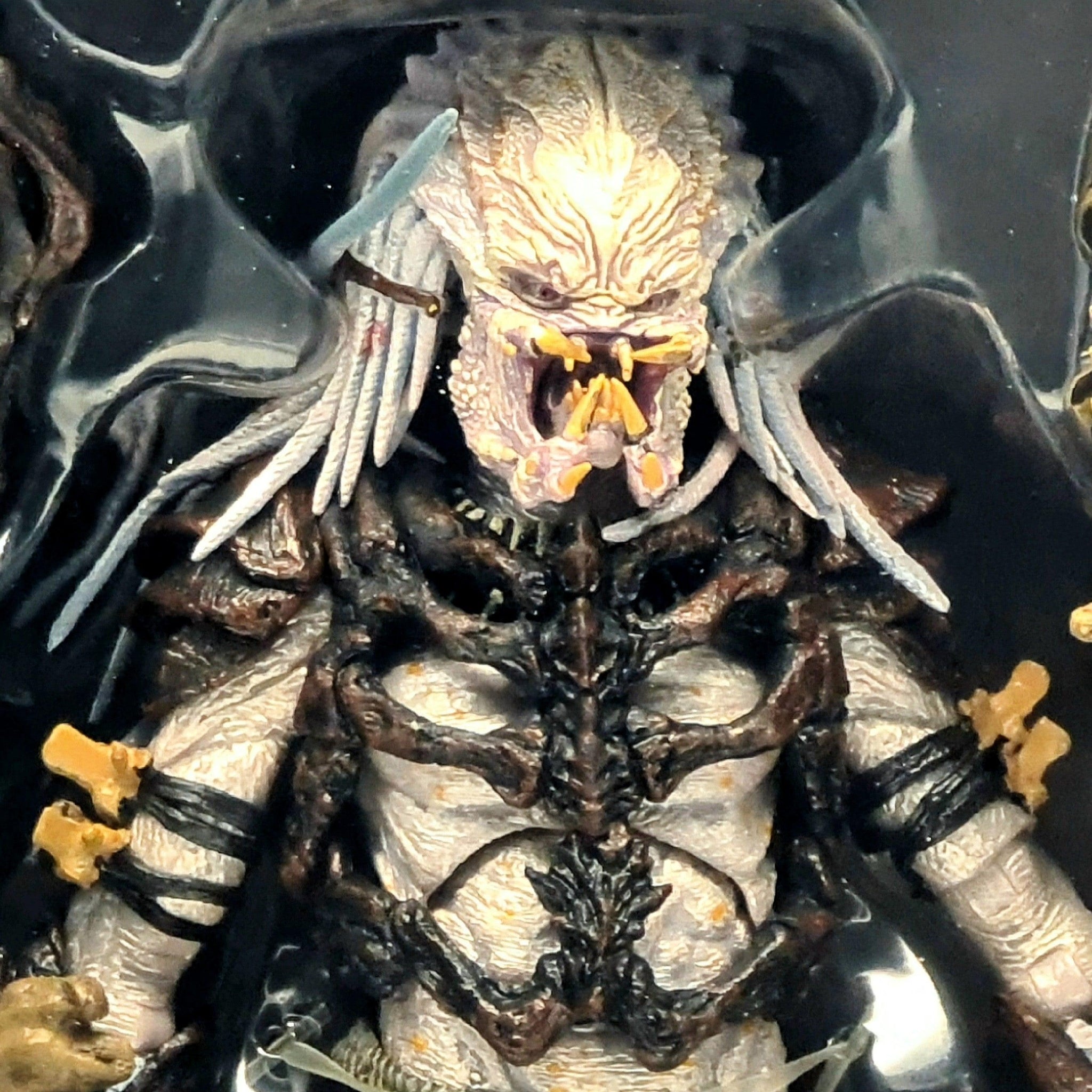 PREDATOR ALPHA PREDATOR フィギュア Amazon.com: NECA Predator Ultimate Alpha Predator 100th